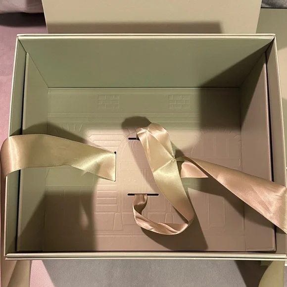 Van Cleef & Arpels Sage Green Box - Picture 2 of 9